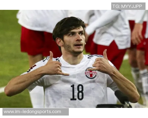 克瓦拉茨赫利亚荣膺格鲁吉亚年度最佳球员再创辉煌成就第四次获奖